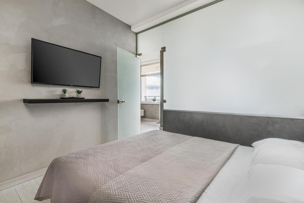 Razor Apartment With Terrace, Kamanina Odessa Exterior foto
