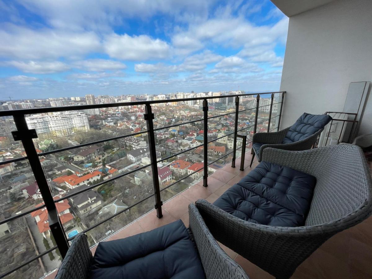 Razor Apartment With Terrace, Kamanina Odessa Exterior foto
